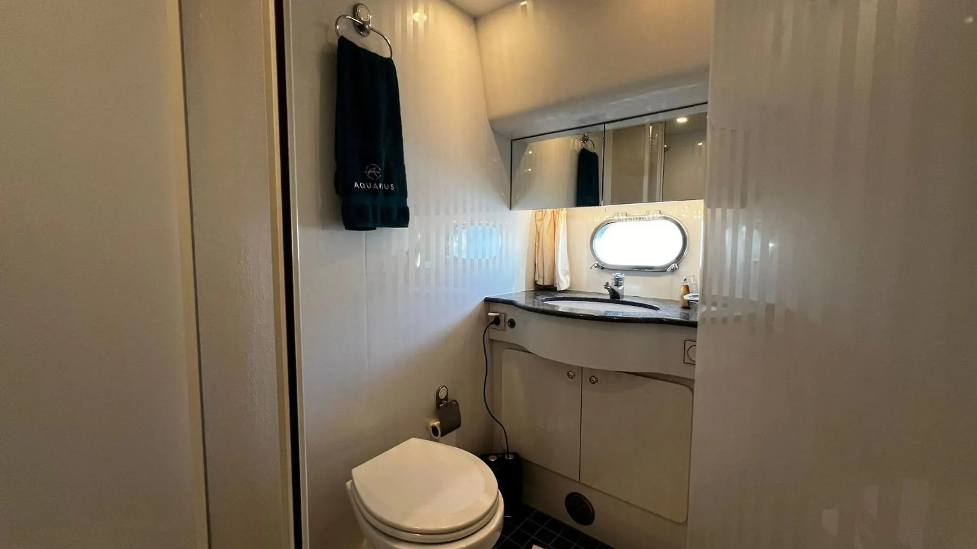 Botel Yacht Exceptionnel - Vieux Port De Cannes - 3 Chbr / 2 Sdb